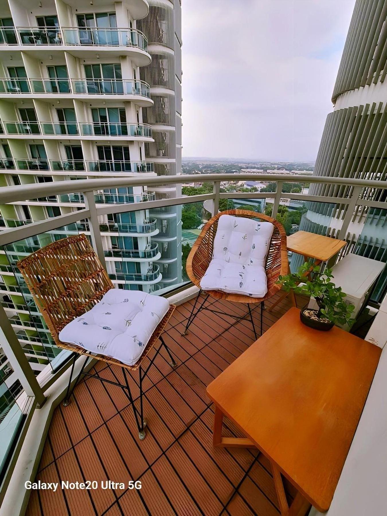 Manila Urban Resort At Azure Luaran gambar