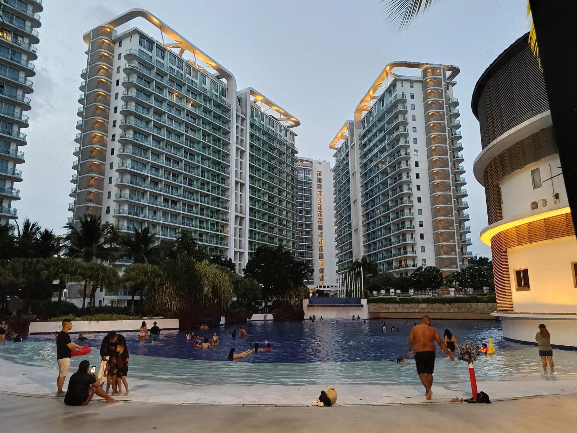 Manila Urban Resort At Azure Luaran gambar